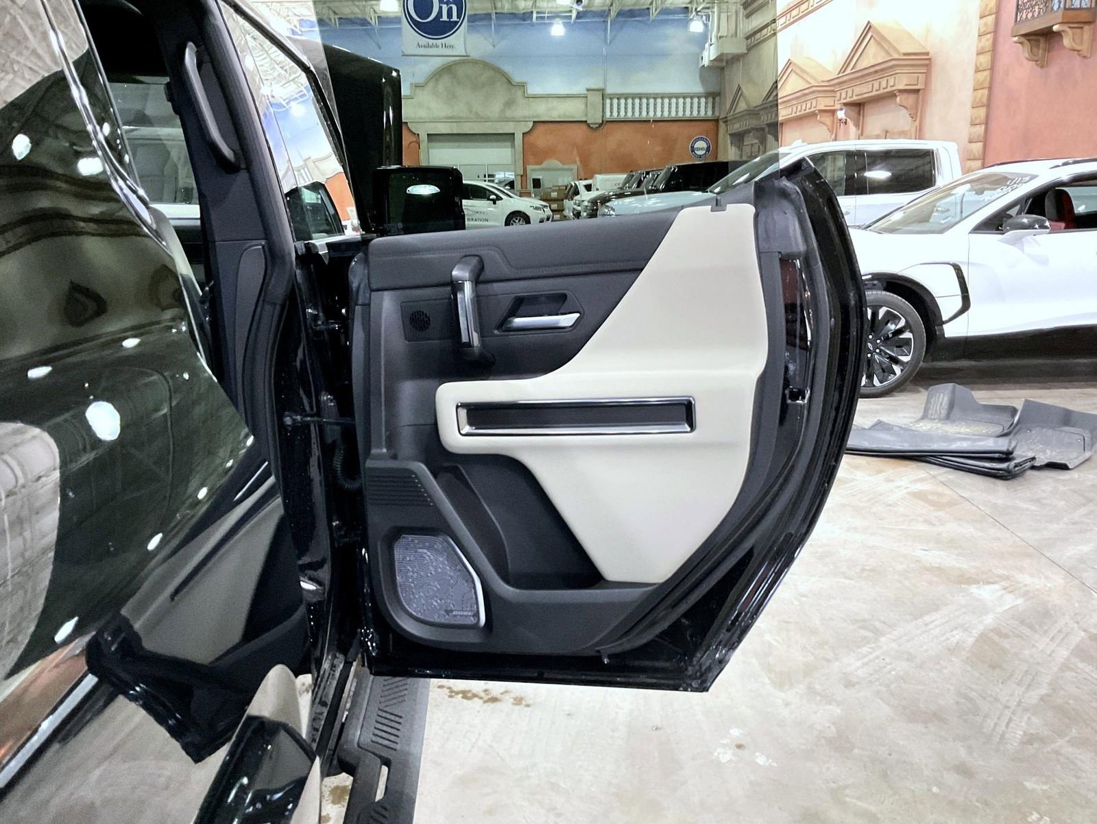 New 2026 GMC Hummer EV SUV w/ LPO, Dark Essentials Package image 17