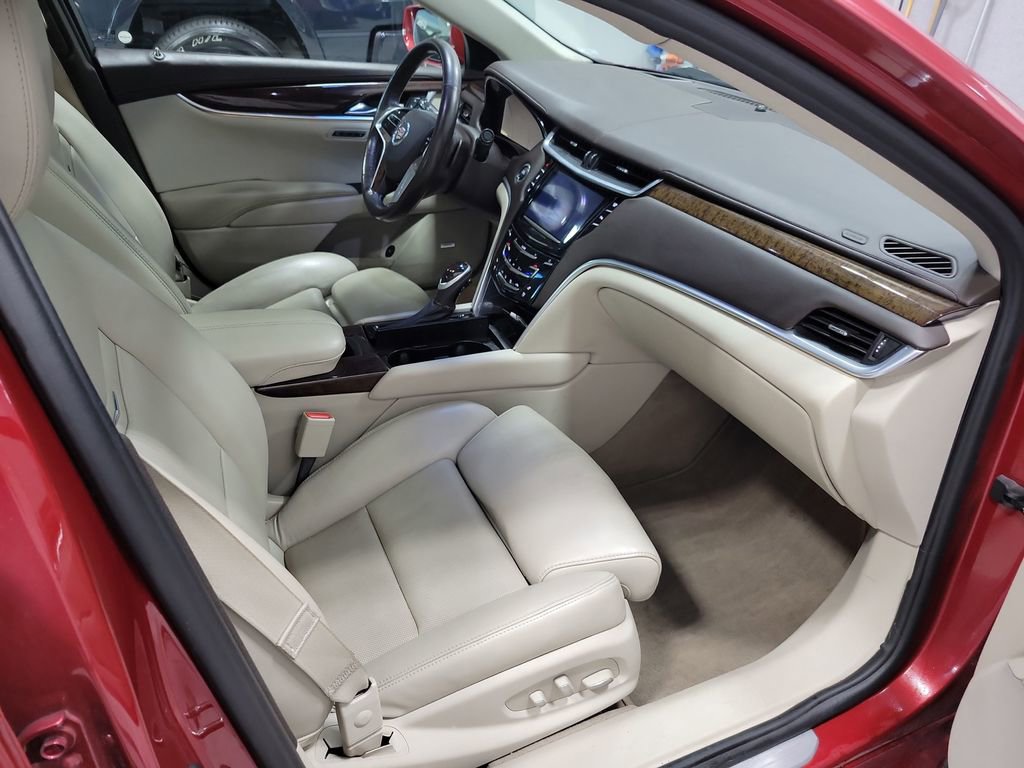 Used 2013 Cadillac XTS Premium image 18