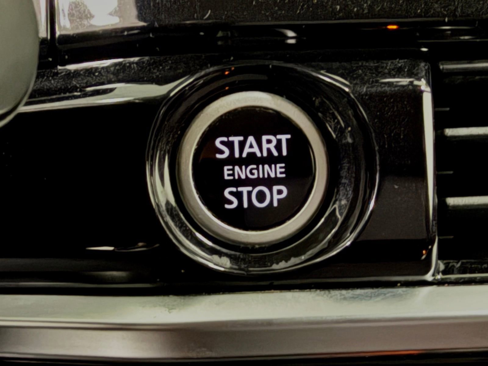 Used 2022 Nissan Pathfinder S FWD image 28