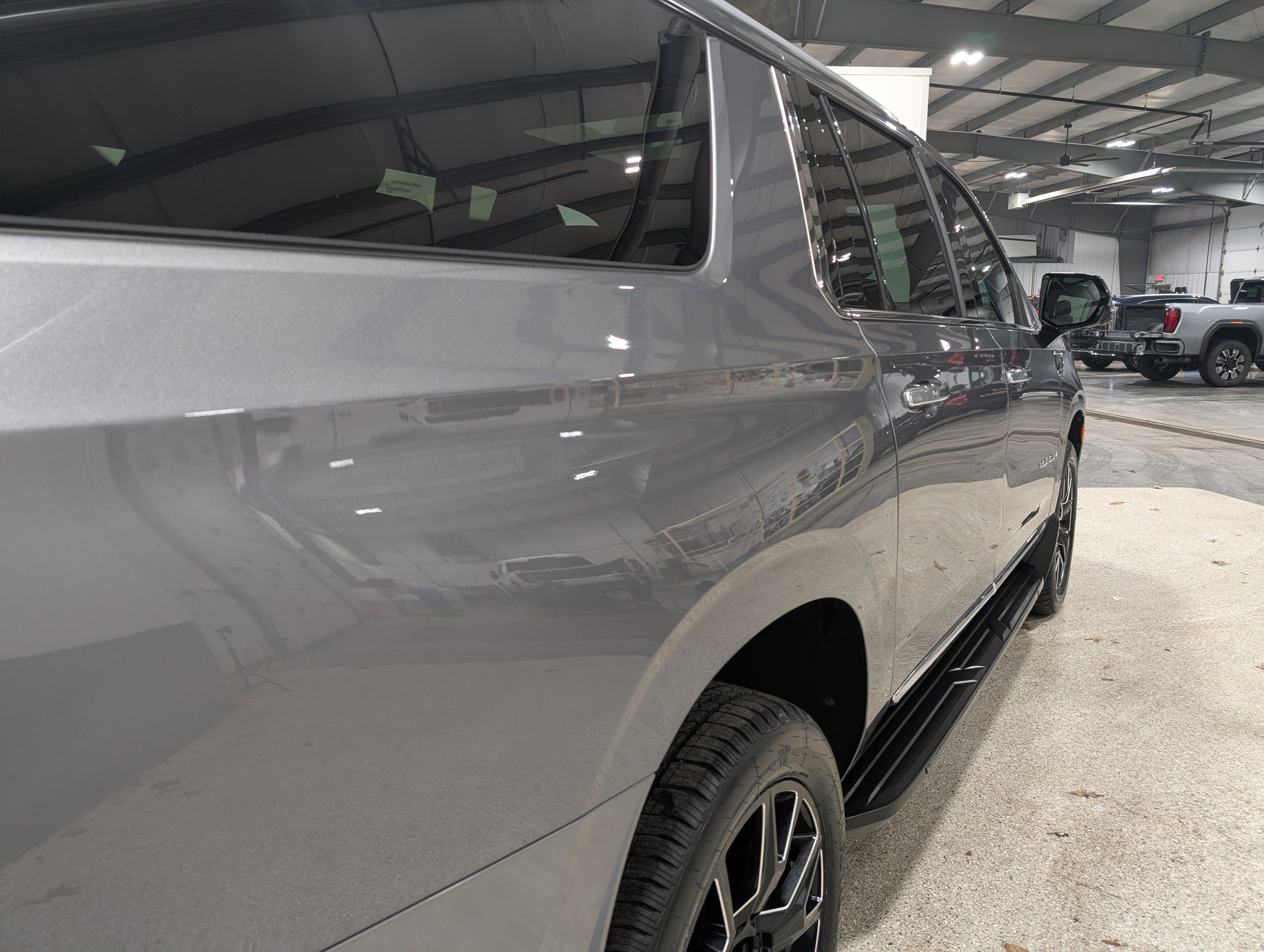 Used 2021 GMC Yukon XL SLT image 3