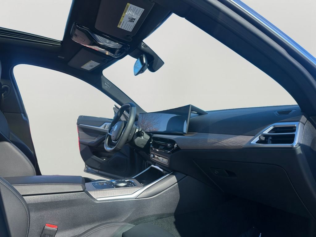 Used 2025 BMW i4 xDrive40i w/ Parking Assistance Package image 11