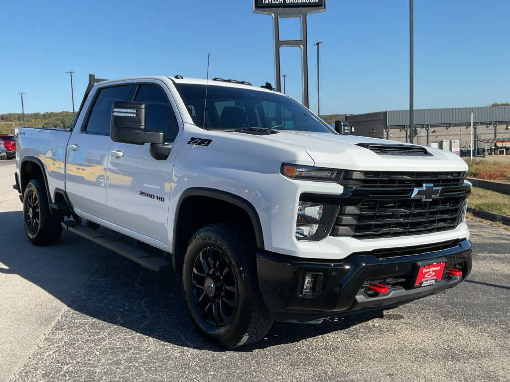 Used 2026 Chevrolet Silverado 2500 Custom w/ Custom Value Package AWD/4WD image 2