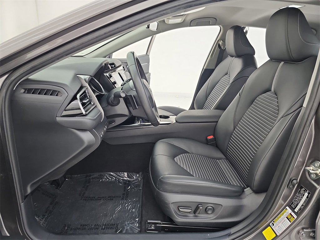 Used 2020 Toyota Camry SE image 18