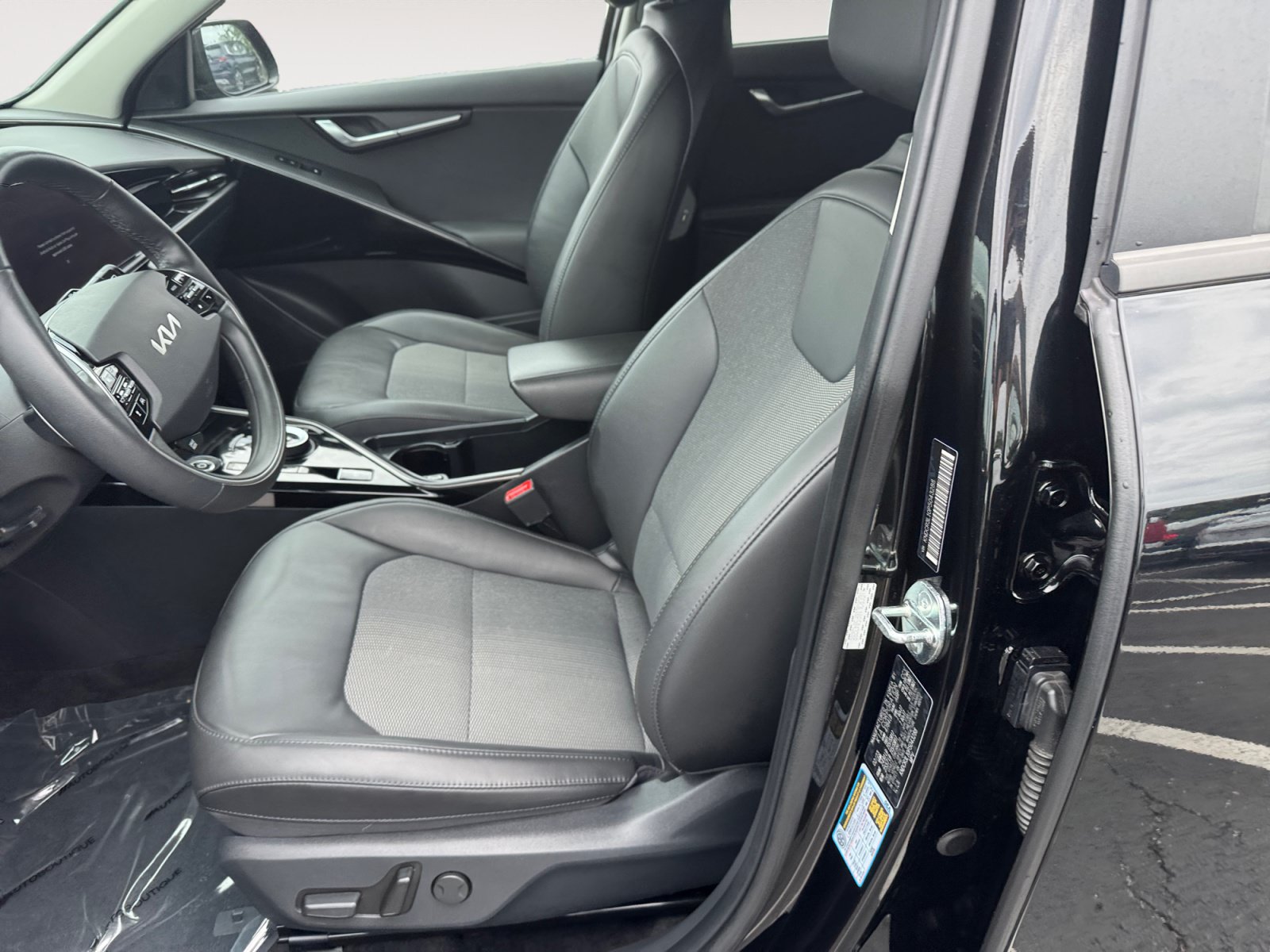Used 2023 Kia Niro Wind w/ Wind Preserve Package FWD image 9