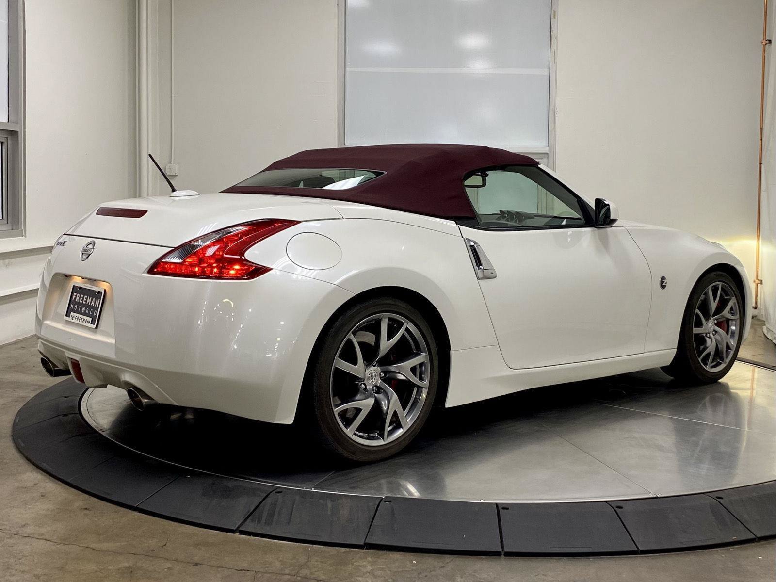 Used 2017 Nissan 370Z Touring Sport RWD image 17