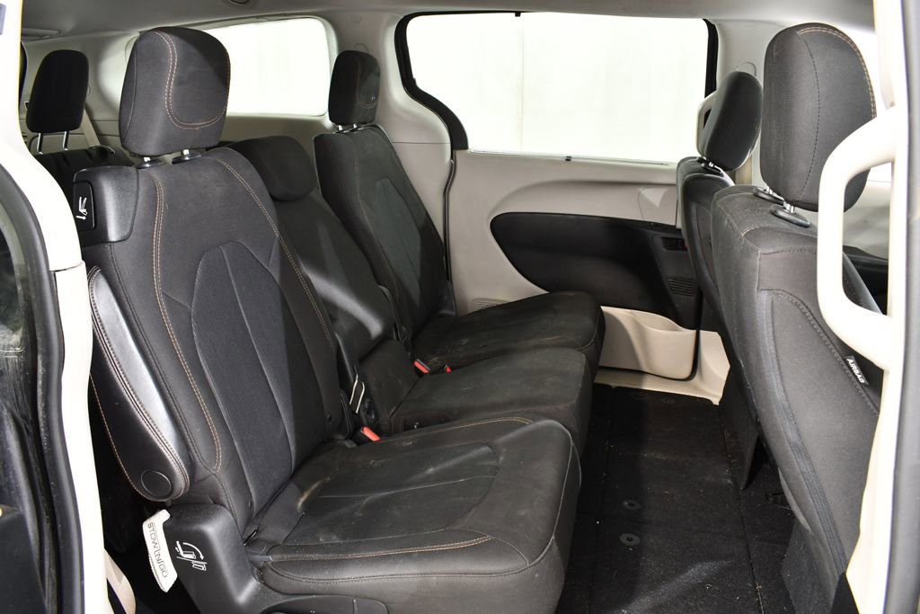Used 2018 Chrysler Pacifica Touring Plus w/ Tire & Wheel Group FWD image 19