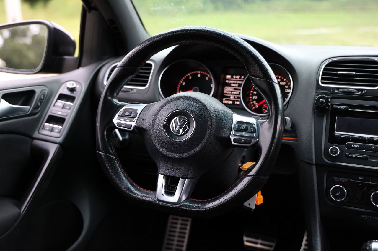 Used 2014 Volkswagen GTI Wolfsburg Edition FWD image 27