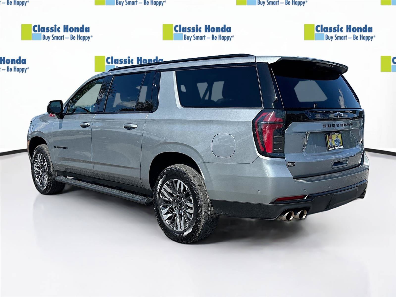 Used 2025 Chevrolet Suburban Z71 AWD/4WD image 5