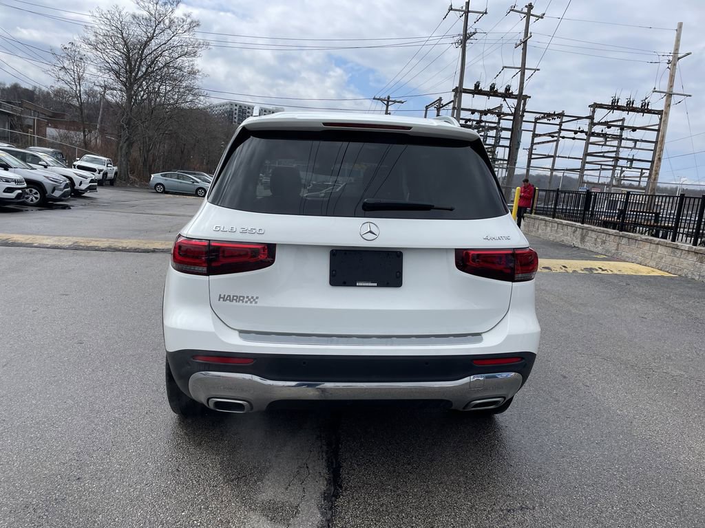 Used 2022 Mercedes-Benz GLB 250 4MATIC image 4