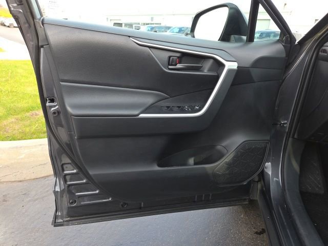 Used 2025 Toyota RAV4 LE AWD/4WD image 10