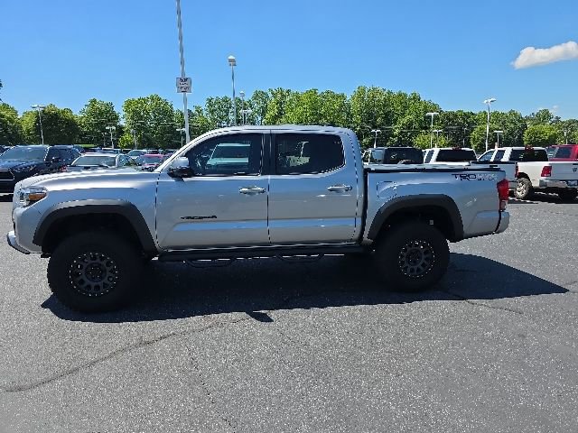 Used 2016 Toyota Tacoma TRD Off-Road w/ Towing Package AWD/4WD image 2