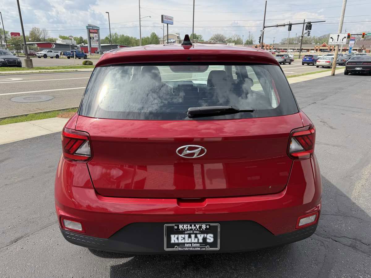 Used 2021 Hyundai Venue SE FWD image 6