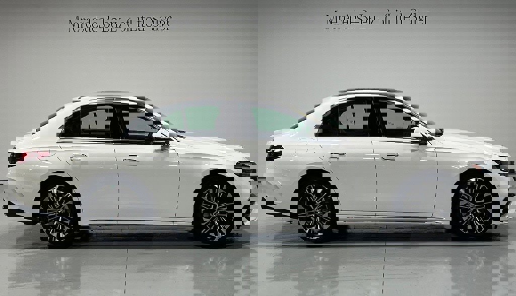 Used 2025 Mercedes-Benz E 350 4MATIC Sedan image 7