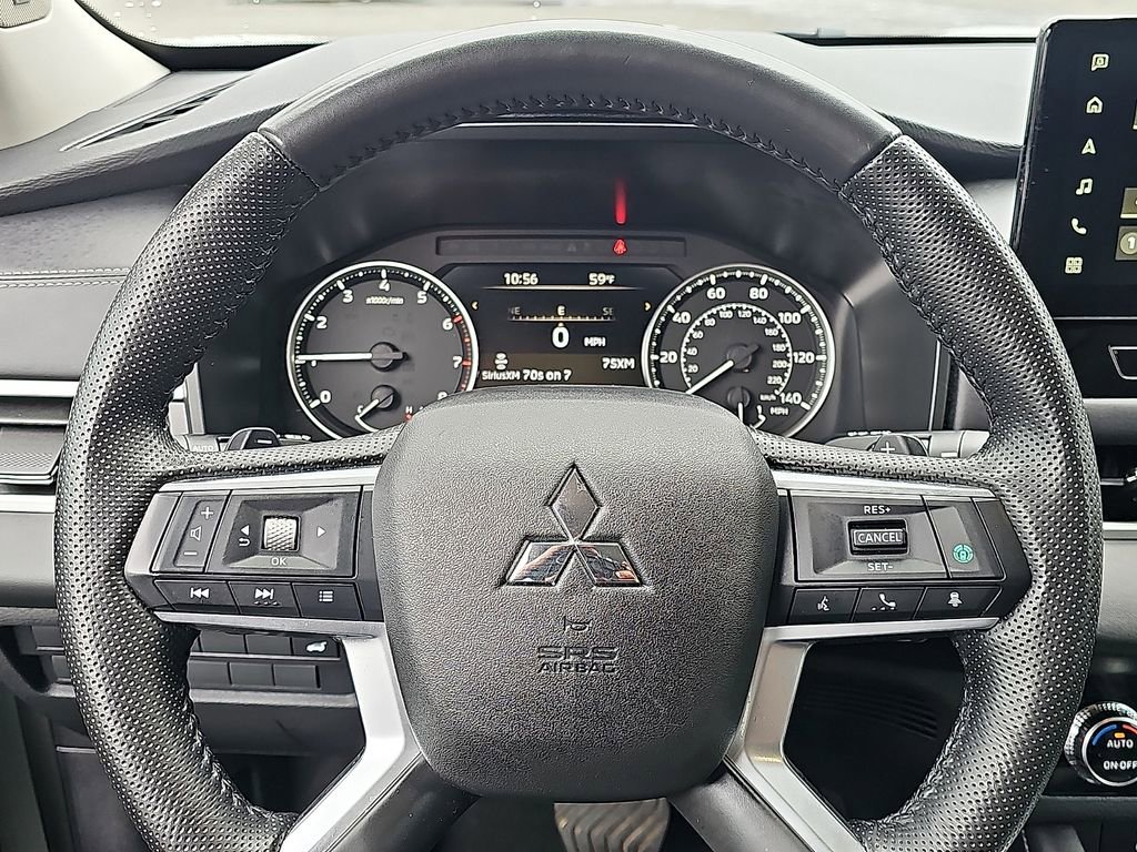 Used 2025 Mitsubishi Outlander SE image 21