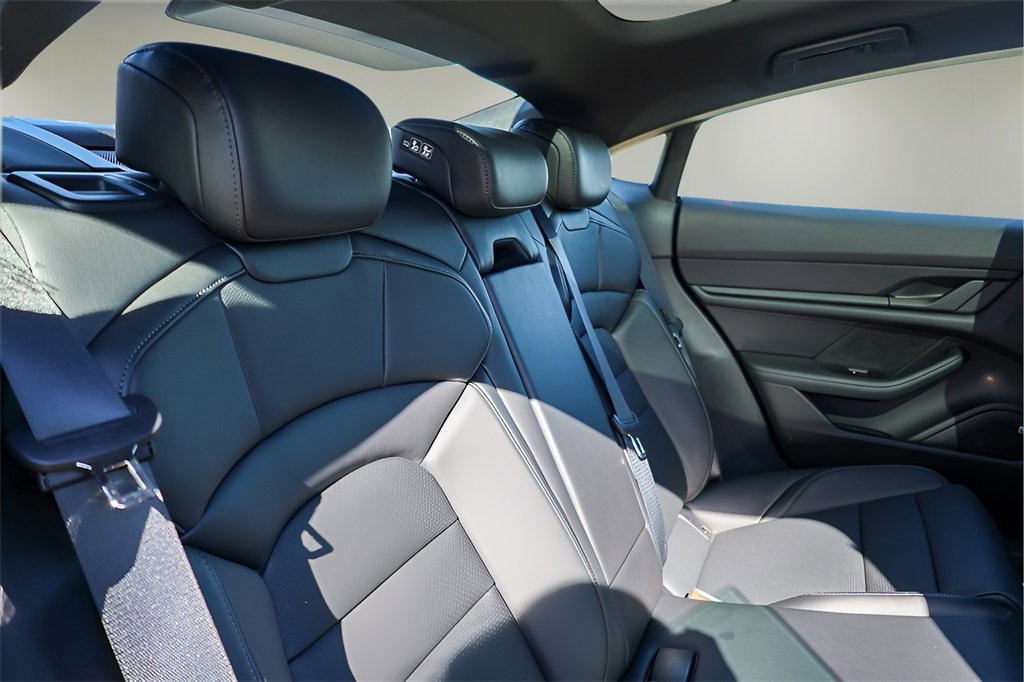 Used 2022 Porsche Taycan image 19