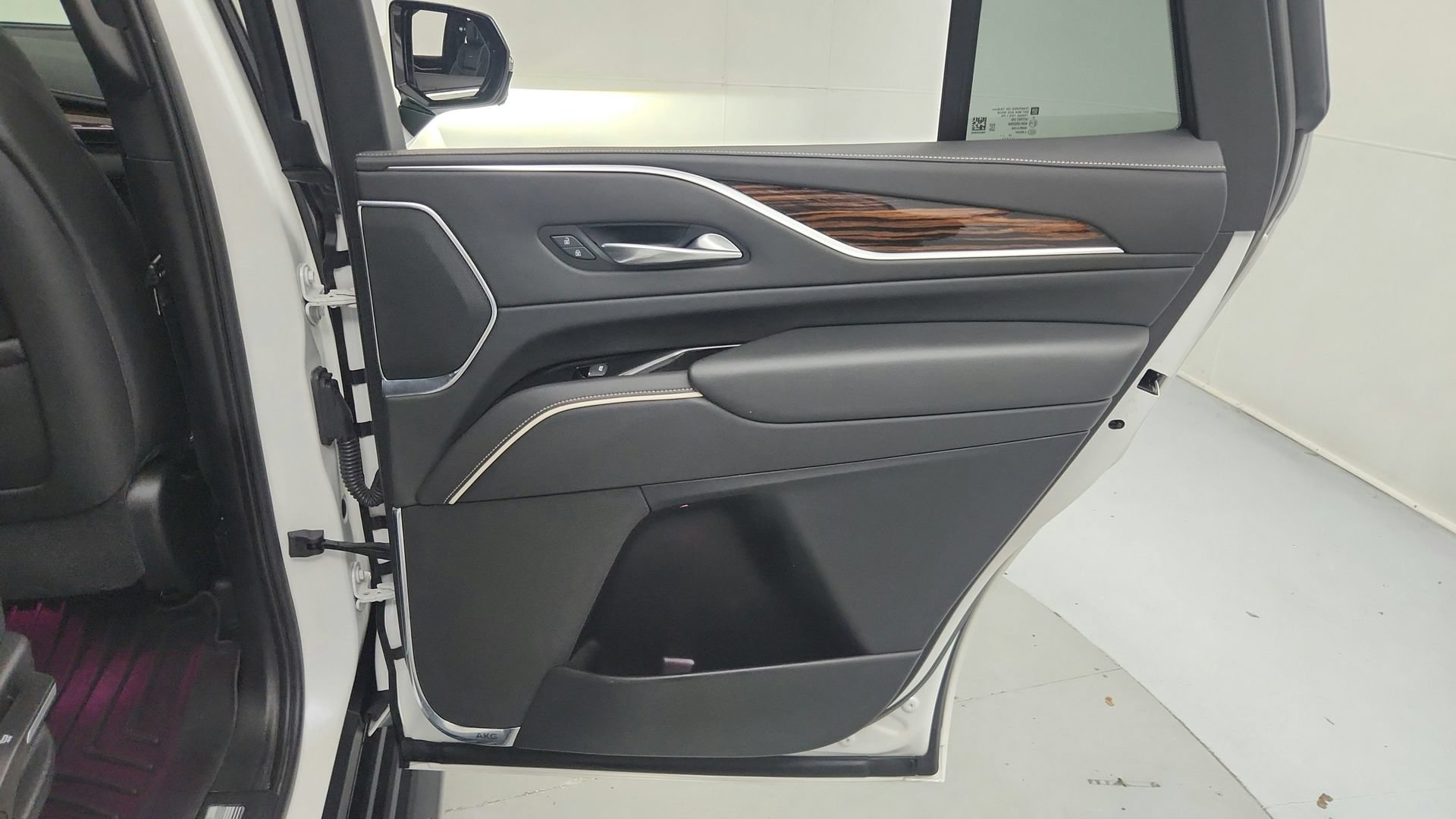 Certified 2022 Cadillac Escalade Premium Luxury AWD/4WD image 26