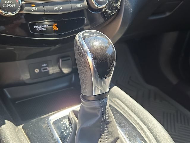 Used 2018 Nissan Rogue SV AWD/4WD image 13