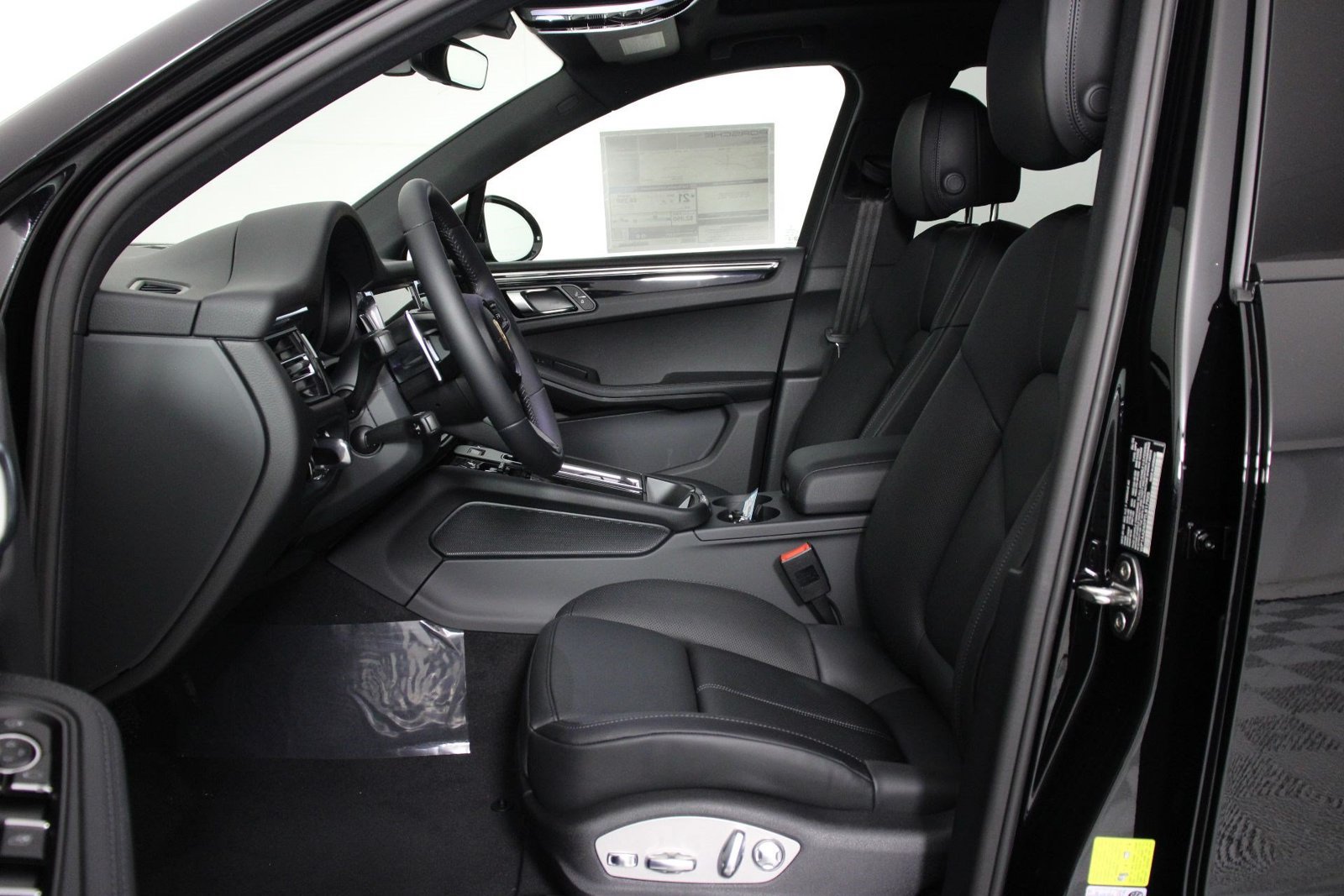 New 2026 Porsche Macan AWD/4WD image 5