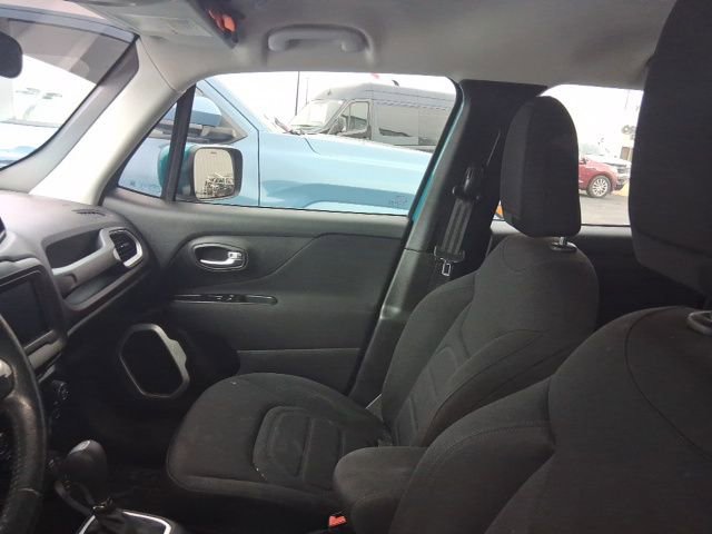 Used 2020 Jeep Renegade Latitude w/ Cold Weather Group image 16