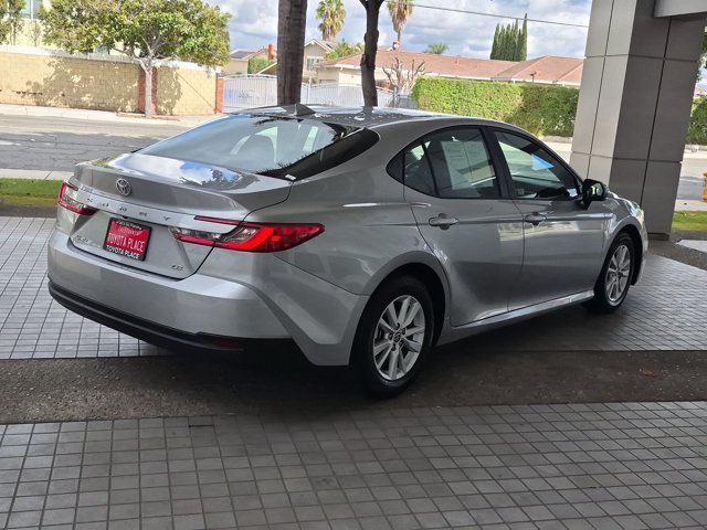 Used 2025 Toyota Camry LE FWD image 8