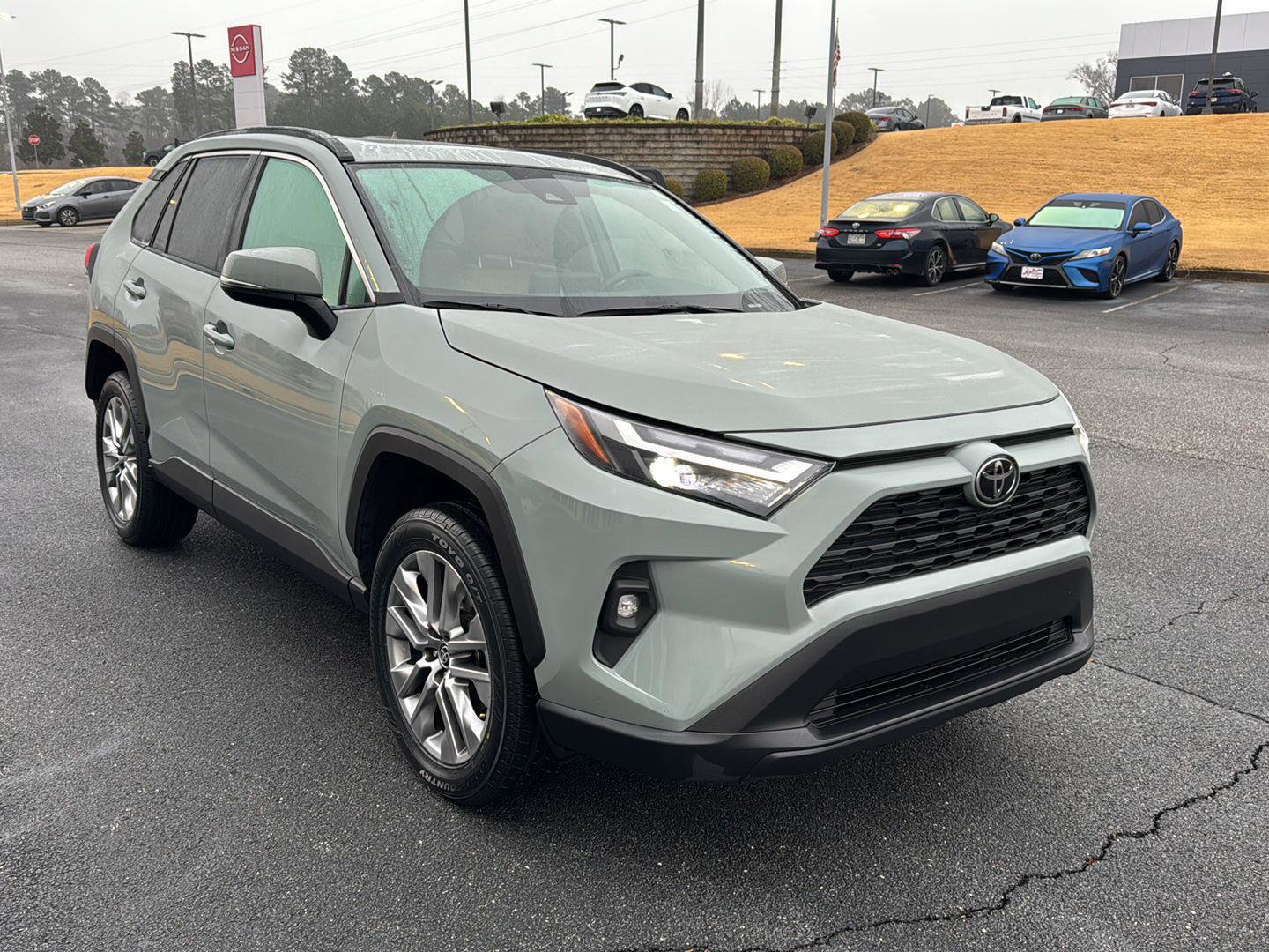 Used 2023 Toyota RAV4 XLE Premium image 6