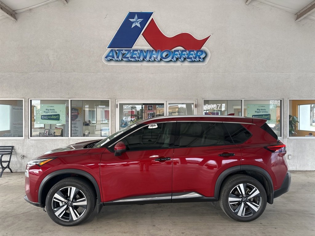 Used 2023 Nissan Rogue SL w/ SL Premium Package image 2