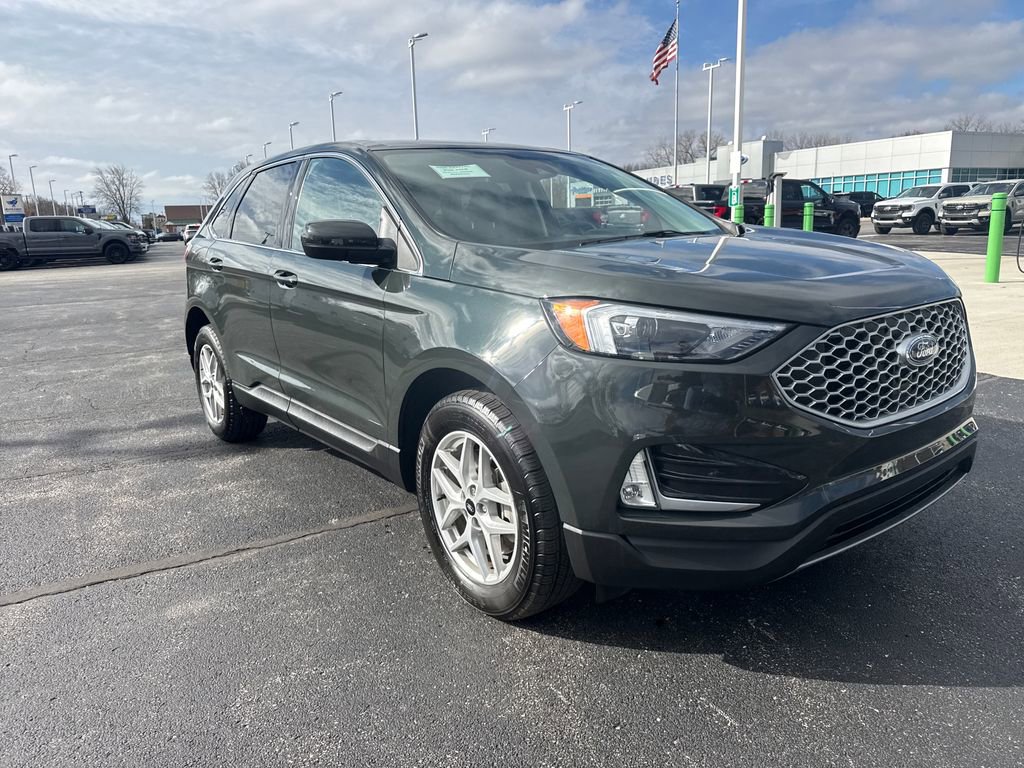 Used 2024 Ford Edge SEL w/ Convenience Package image 4