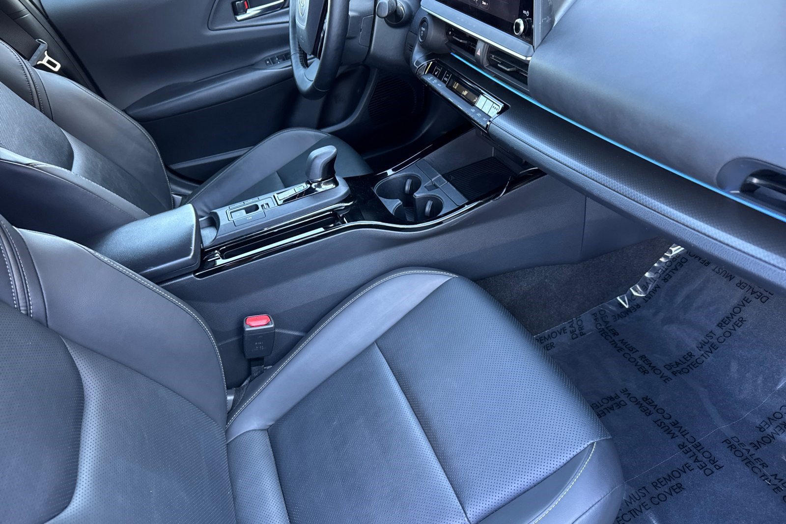 Used 2025 Toyota Prius FWD image 33