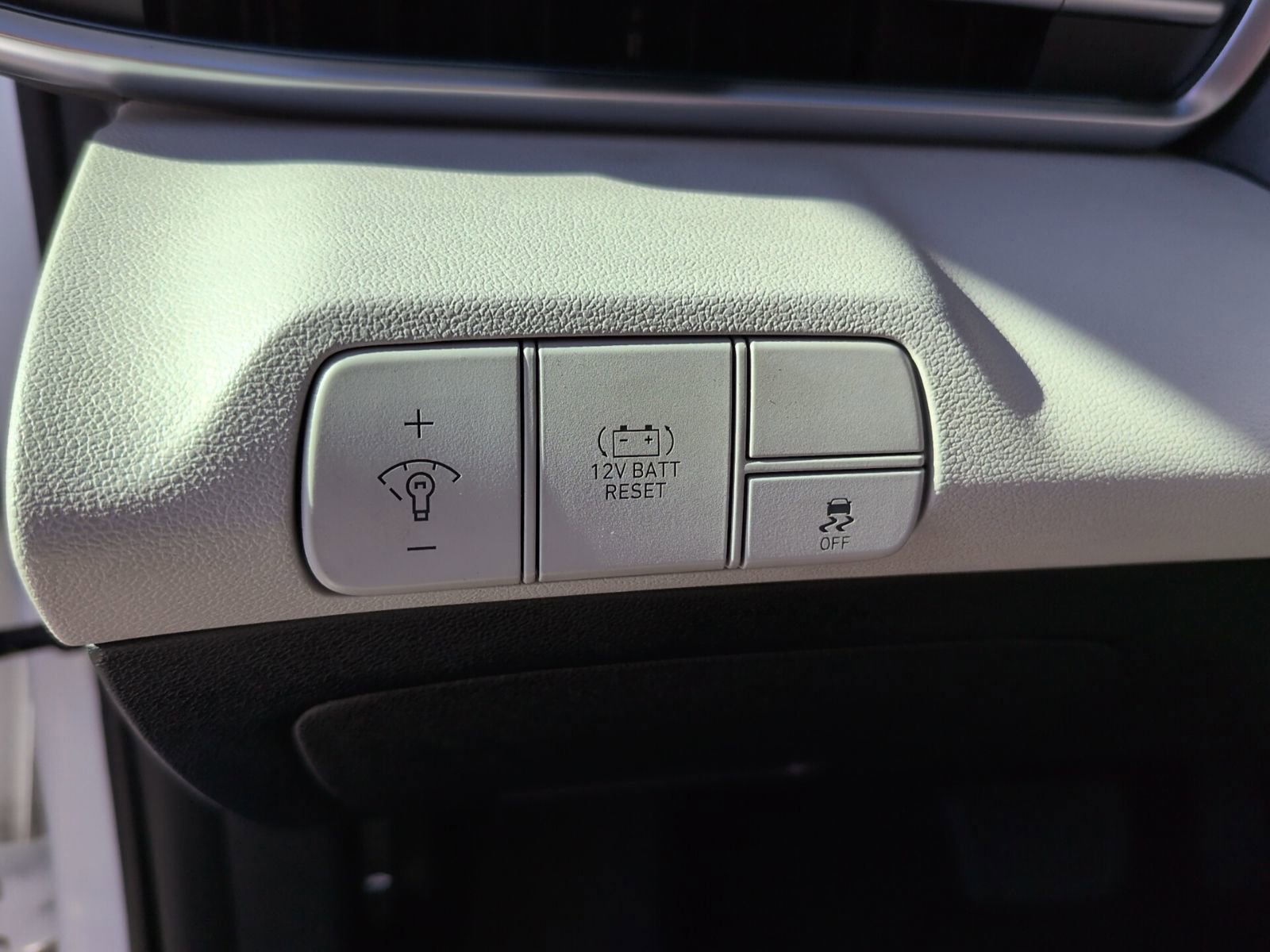 Used 2025 Hyundai Elantra Limited image 18