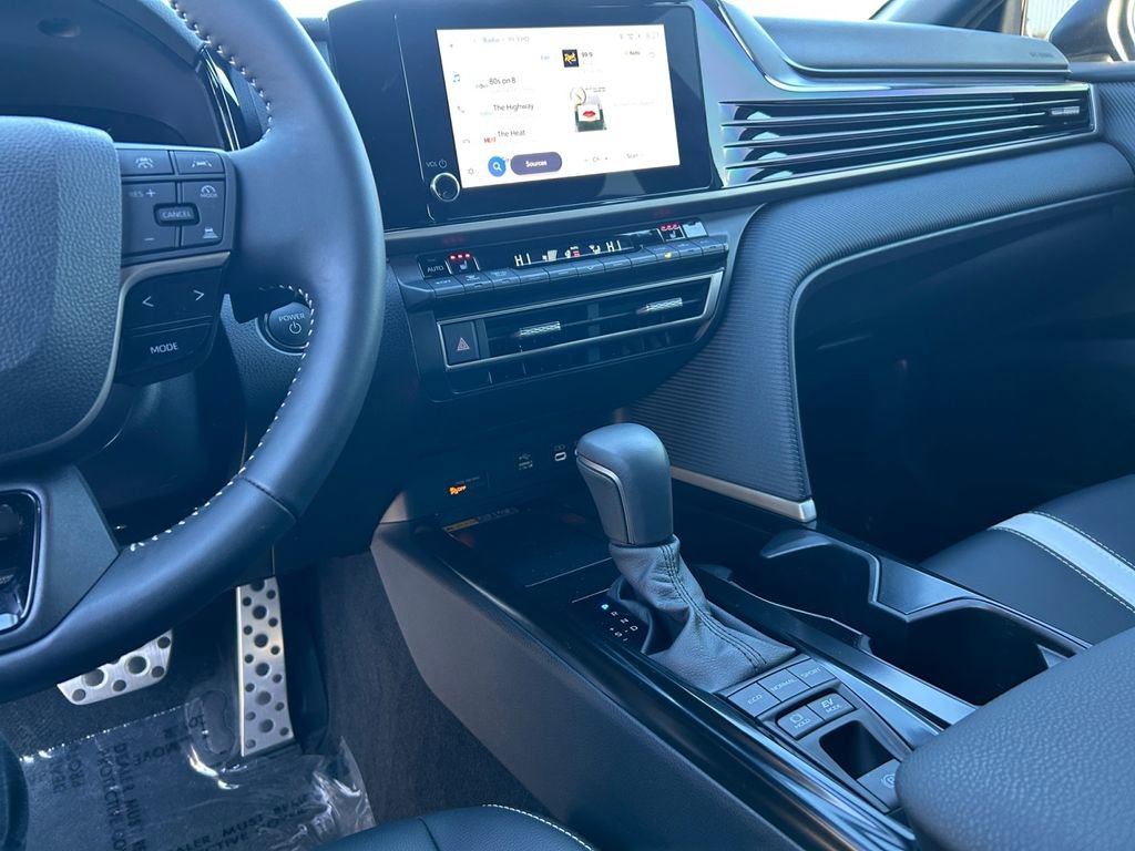 Used 2025 Toyota Camry SE w/ Convenience Package image 20