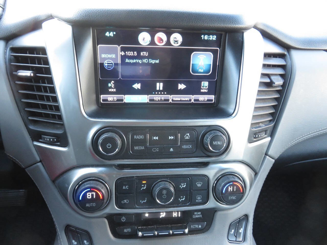 Used 2015 Chevrolet Suburban LT AWD/4WD image 17