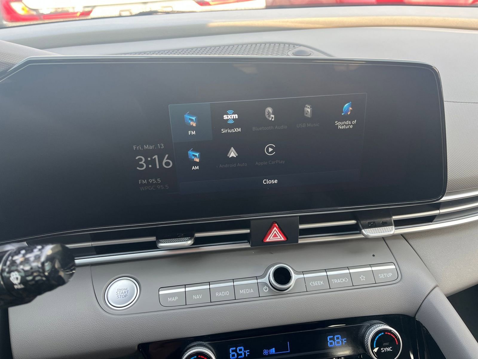 Used 2025 Hyundai Elantra SEL image 21