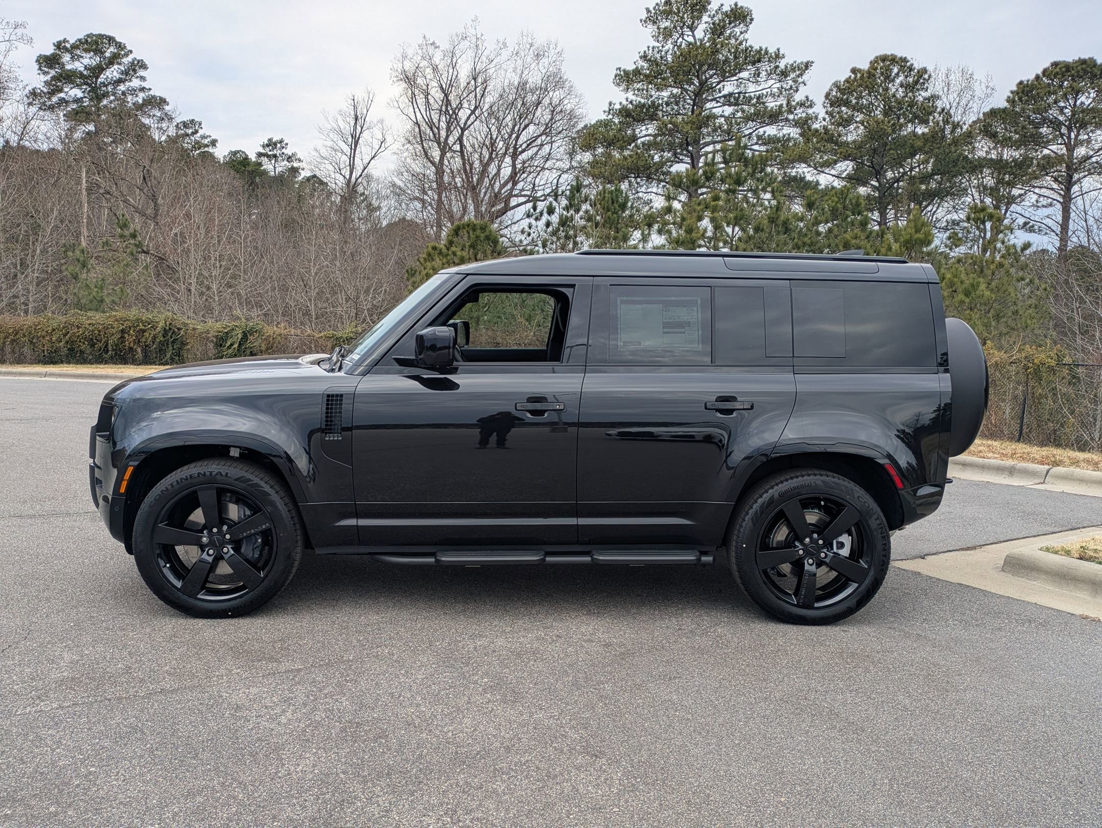 New 2026 Land Rover Defender 110 X-Dynamic SE image 8