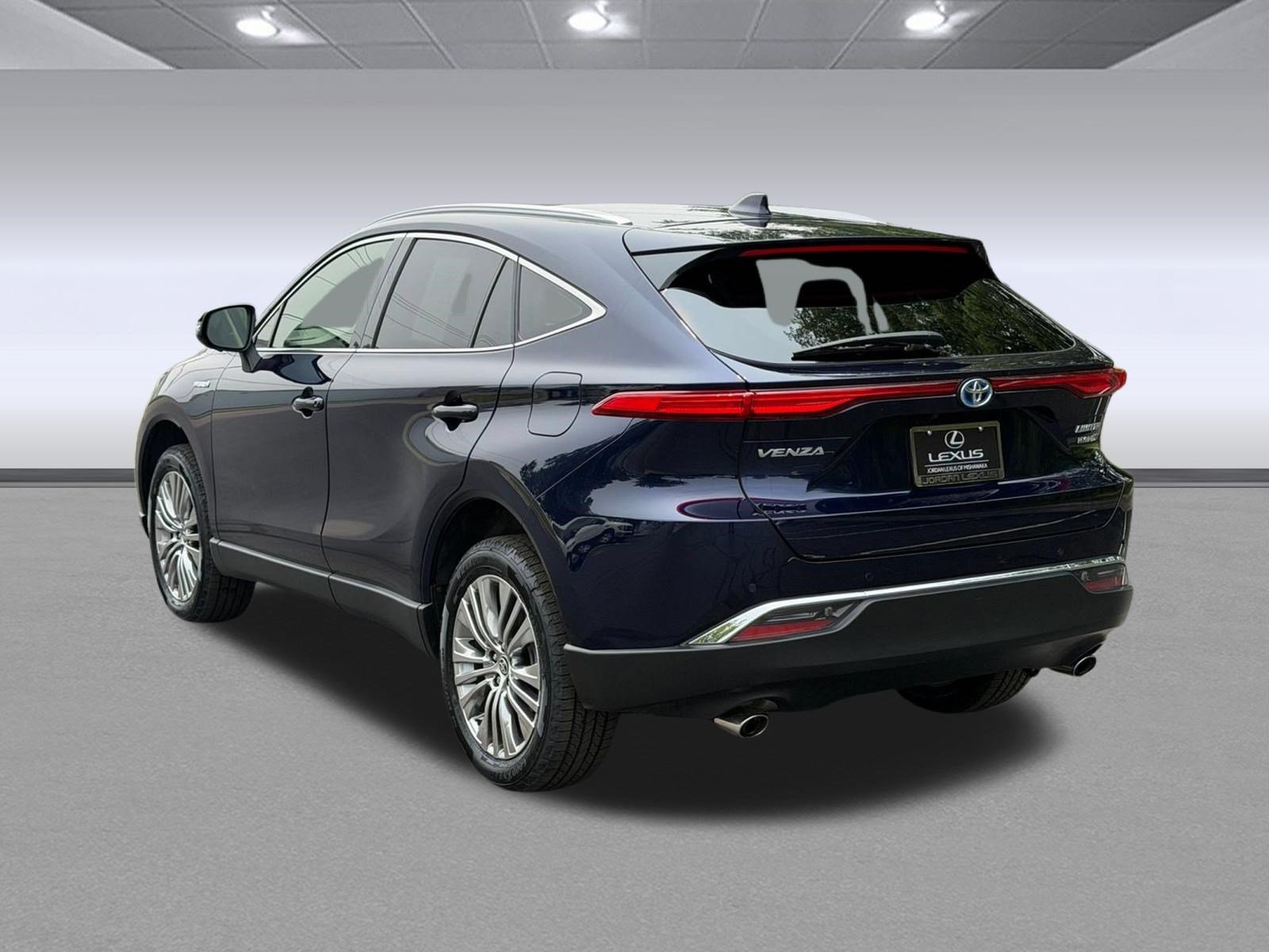 Used 2021 Toyota Venza Limited w/ Advanced Technology Package AWD/4WD image 3