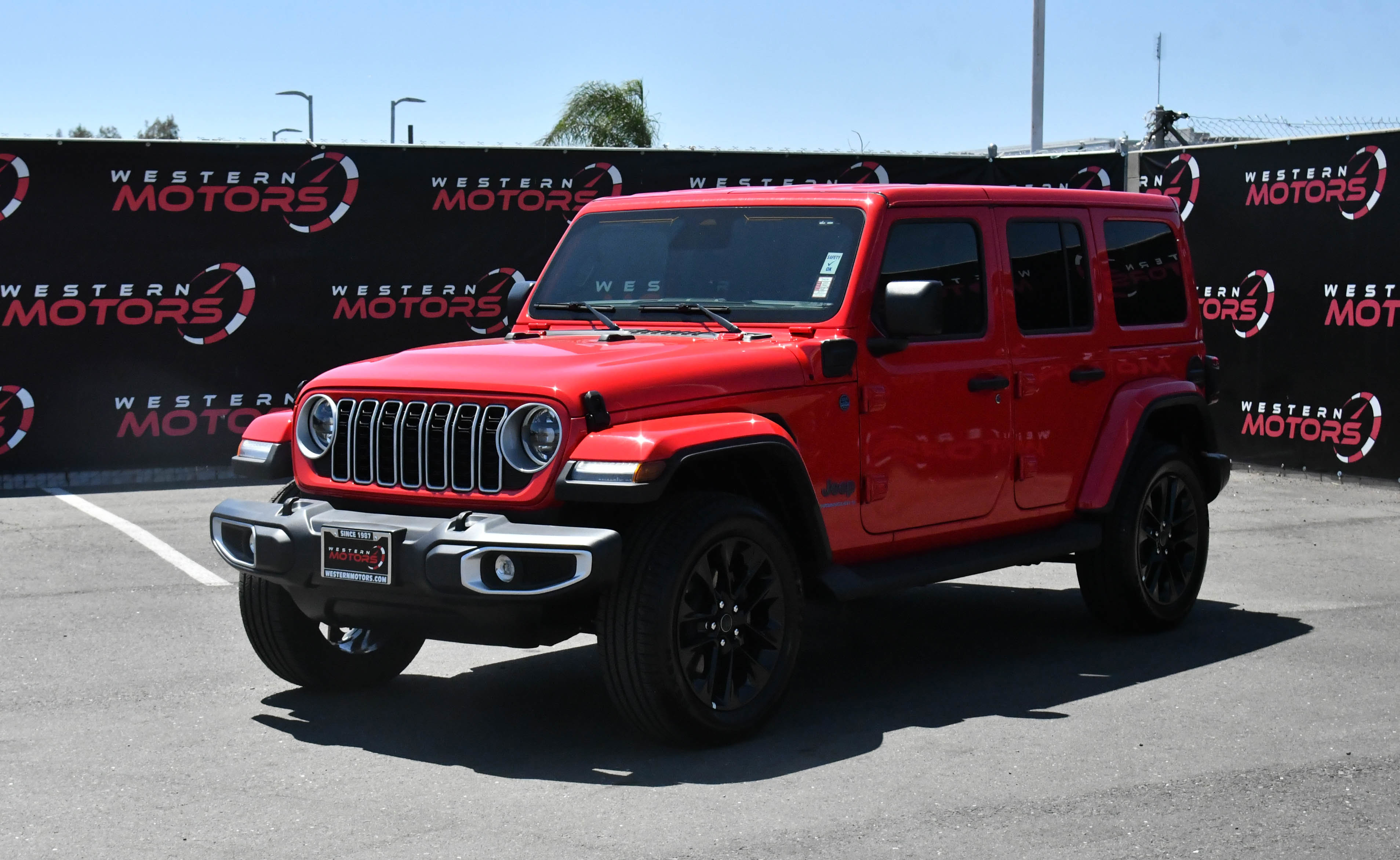 Used 2025 Jeep Wrangler Unlimited Sahara AWD/4WD image 3