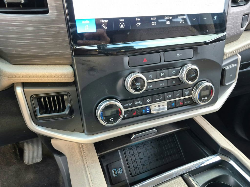 Used 2023 Ford Expedition Limited image 24