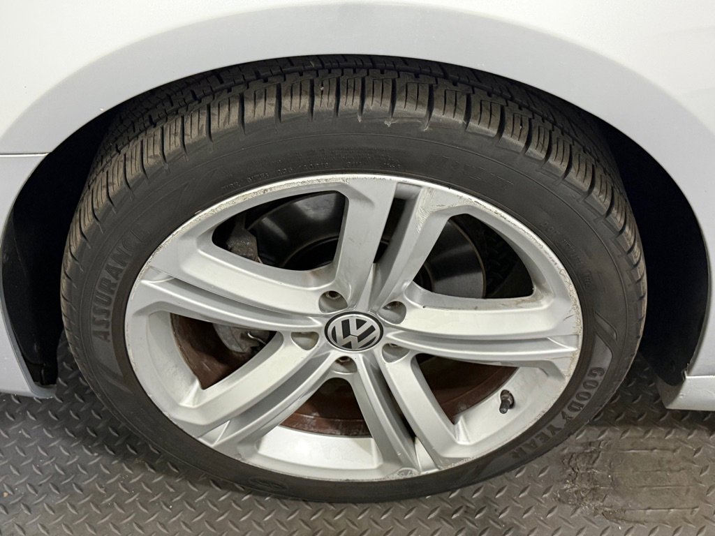 Used 2015 Volkswagen CC R-Line image 18
