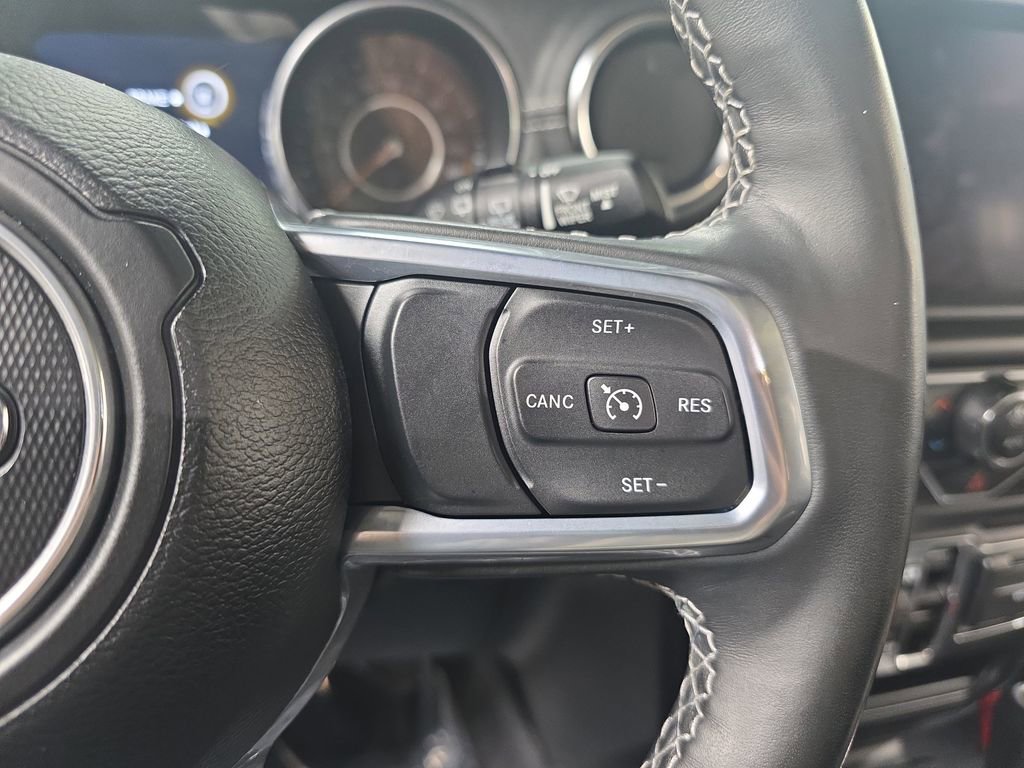 Used 2021 Jeep Wrangler Unlimited Sahara AWD/4WD image 17