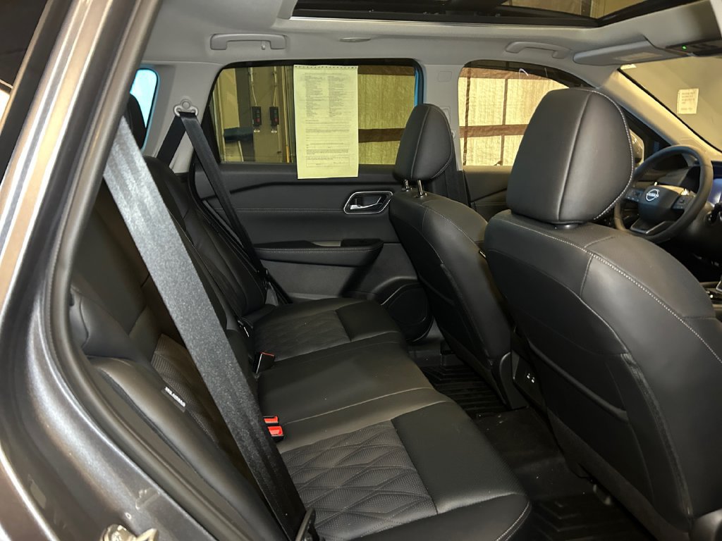 Used 2026 Nissan Rogue Platinum AWD/4WD image 19