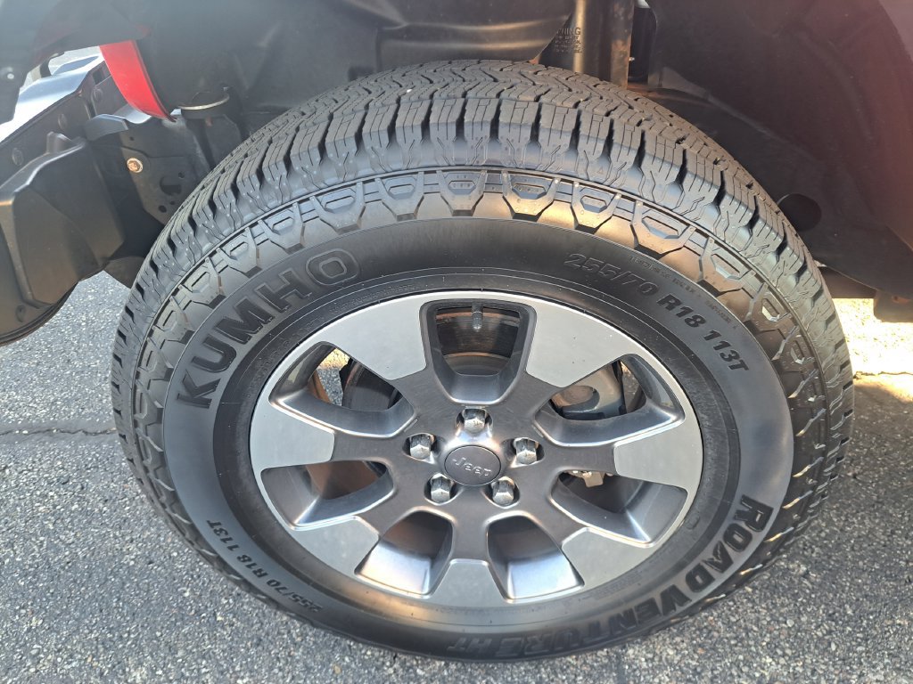 Used 2018 Jeep Wrangler Unlimited Sahara AWD/4WD image 35