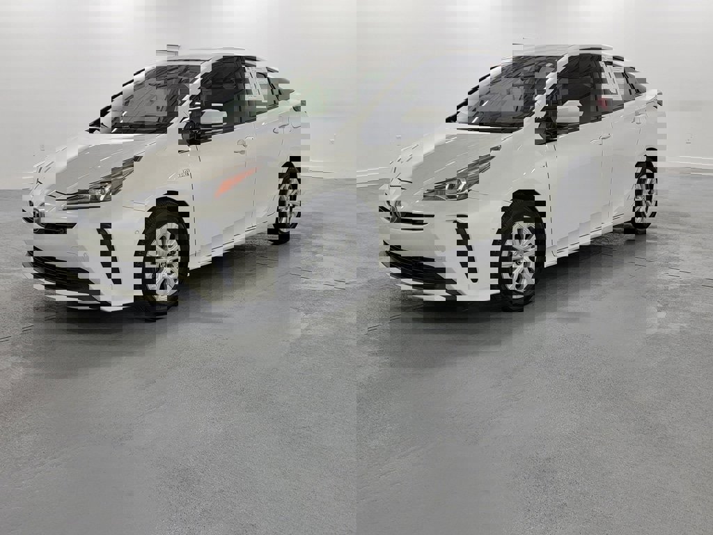 Used 2020 Toyota Prius LE image 4