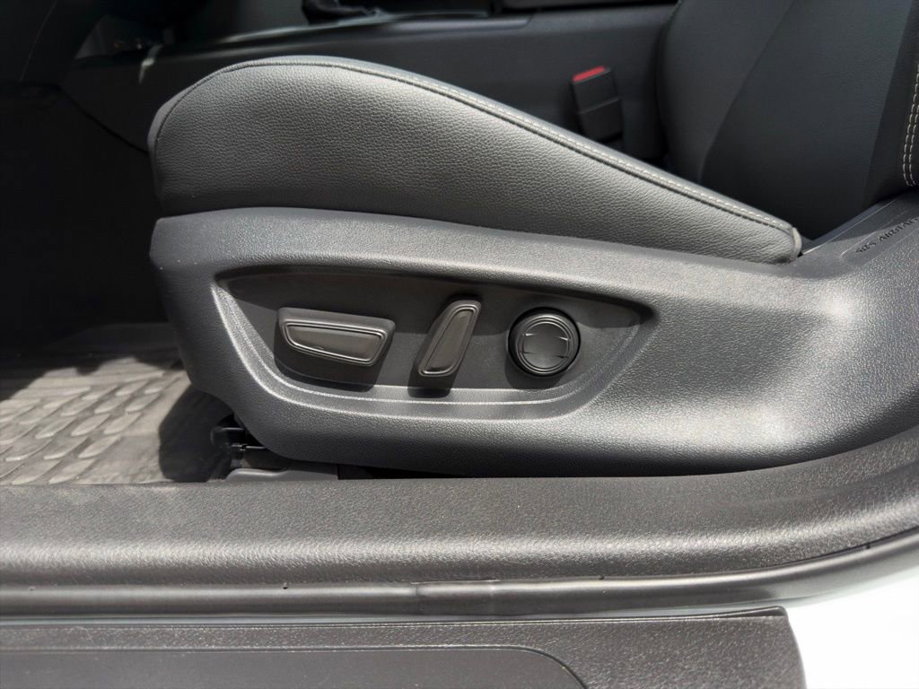 Used 2025 Toyota Camry SE w/ Convenience Package AWD/4WD image 21