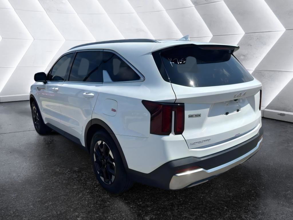 Used 2025 Kia Sorento S image 6