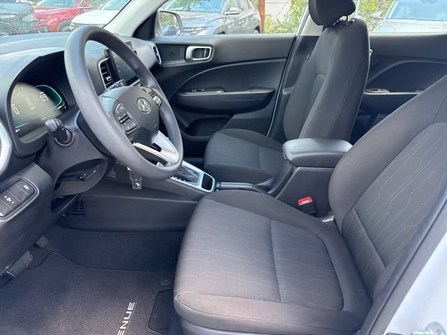 Used 2024 Hyundai Venue SE FWD image 19