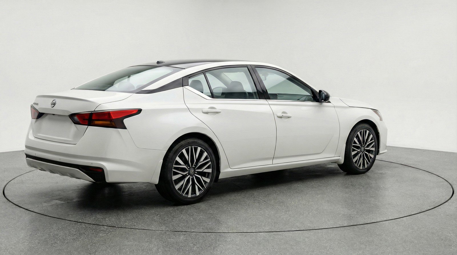 Used 2025 Nissan Altima 2.5 SV image 9