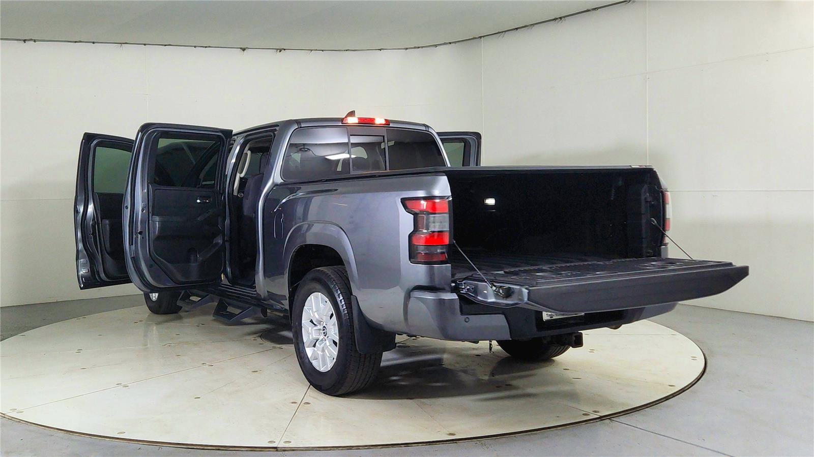 Used 2022 Nissan Frontier SV w/ Technology Package image 11