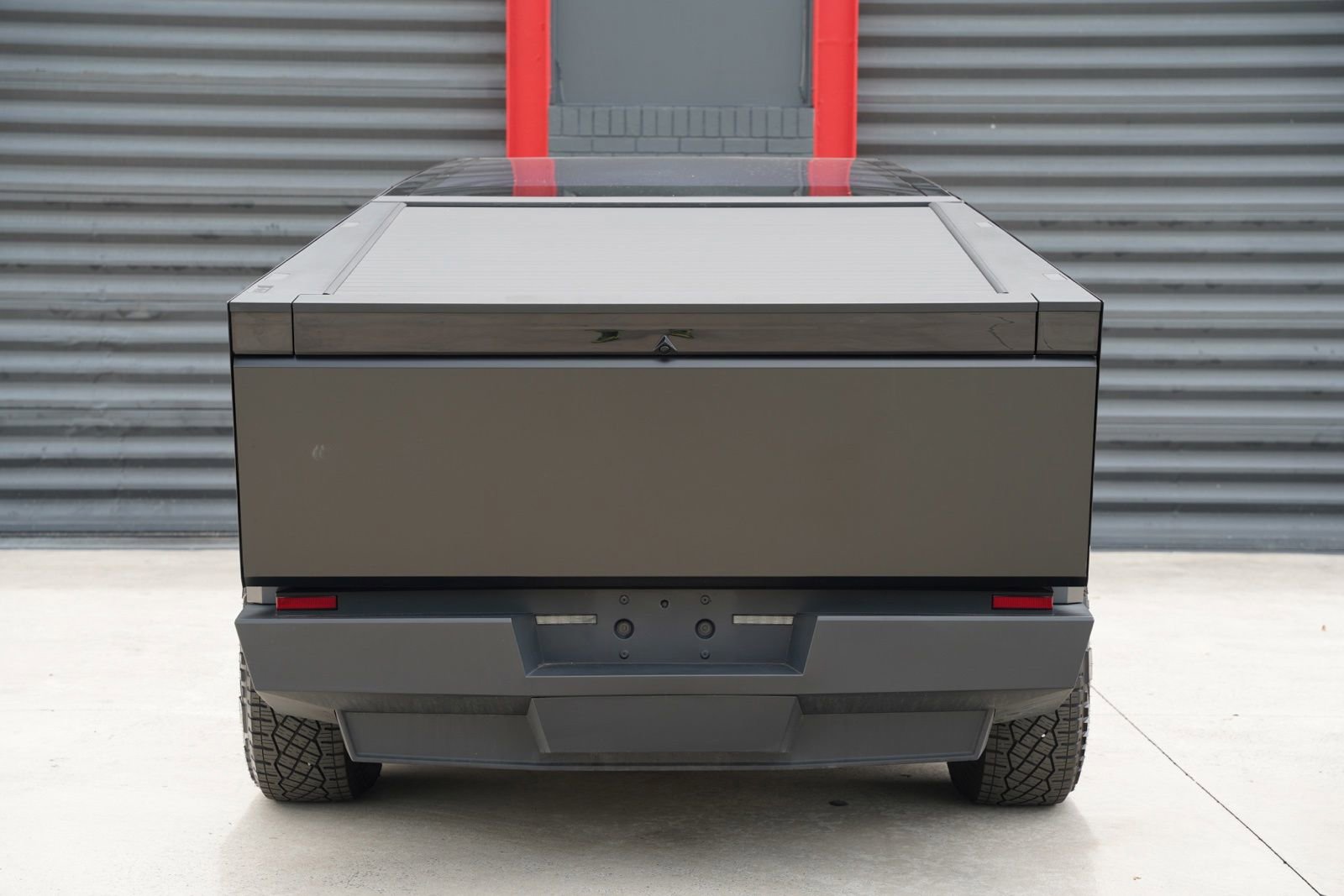 Used 2025 Tesla Cybertruck AWD Crew Cab image 3