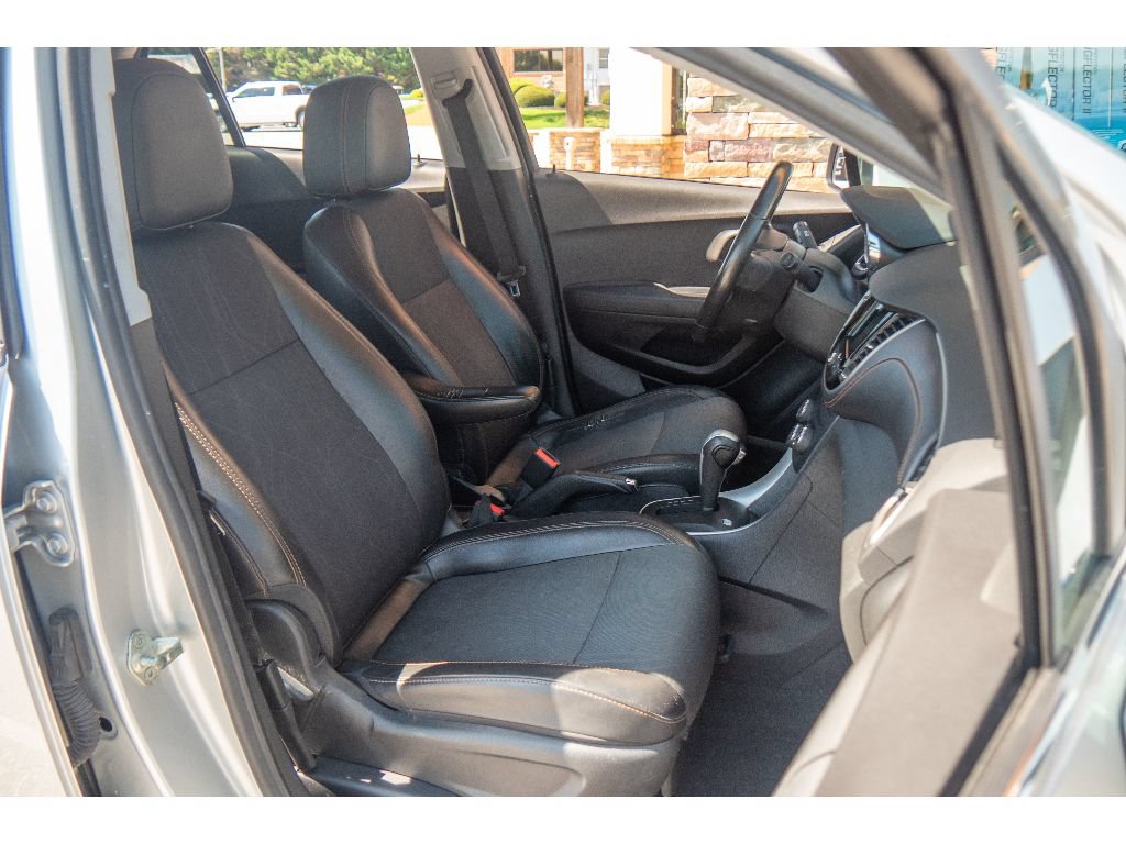 Used 2018 Chevrolet Trax LT w/ LT Convenience Package AWD/4WD image 15