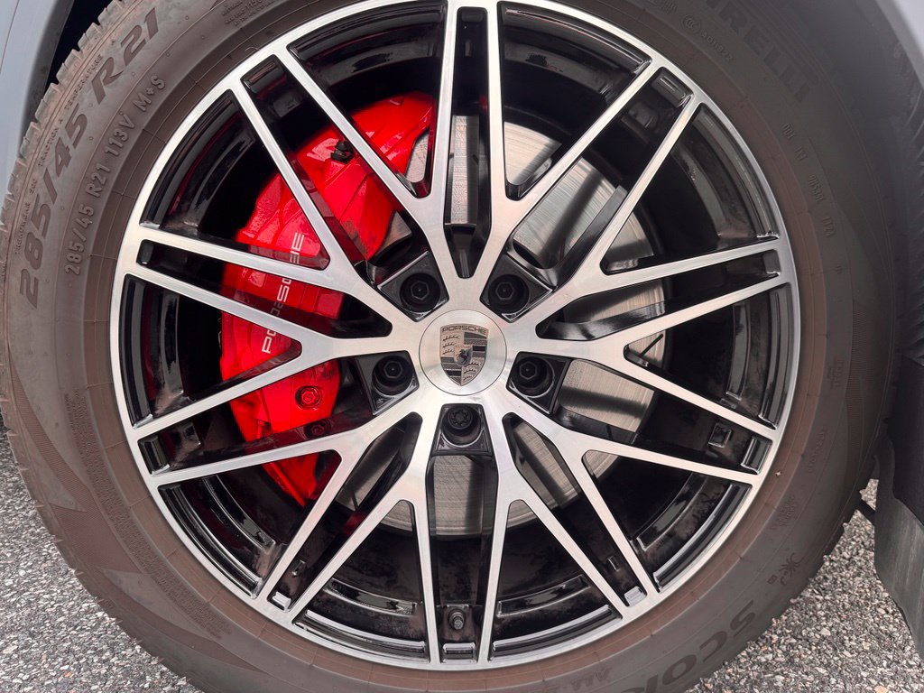 Certified 2025 Porsche Cayenne Turbo AWD/4WD image 14