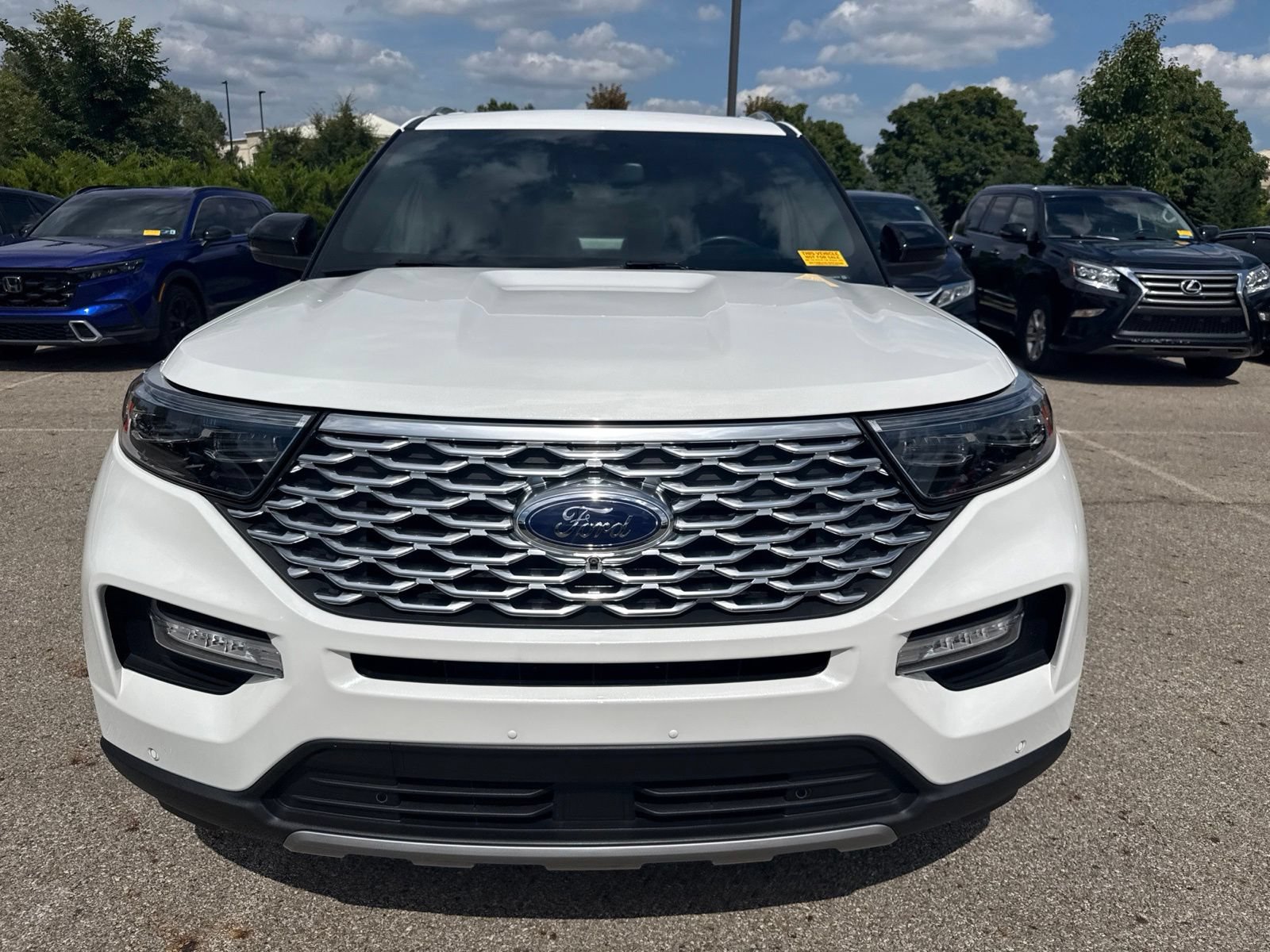 Used 2020 Ford Explorer Platinum w/ Premium Technology Package AWD/4WD image 2